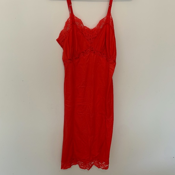 J C PENNY Other - JC PENNY ADONNA RED FULL SLIP SIZE 34 AVERAGE